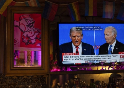 "독재자" vs "무제한 토론하자" 바이든·트럼프 SNS '설전'