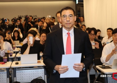 [포토] 기자회견장 입장하는 조현문 전 효성그룹 부회장