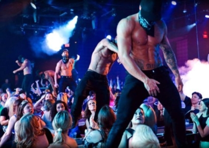 "온갖 이유로 AV 공연 막더니…19금쇼는 되나" 뿔난 남성들