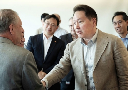 최태원, '미래 성장동력' 반도체 소재·바이오 美사업 현장 점검