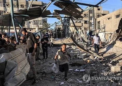 이스라엘, 가자지구 학교 폭격해 최소 16명 사망·50명 부상
