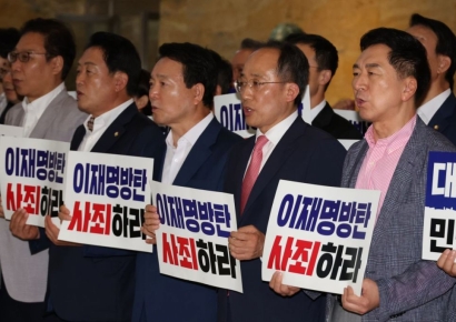 與 "'검사탄핵'은 이재명 지키기… 누가봐도 코미디"