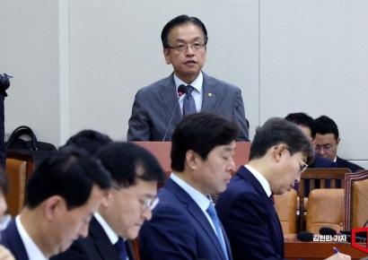 최상목 “경제 전반 역동성 저하…구조개혁 병행 추진한다”