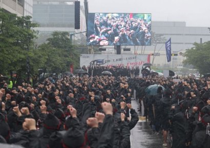 "집행부 왜 성과 더 챙겨"…삼성전자 직원 수천명 '노조 탈퇴 러시'