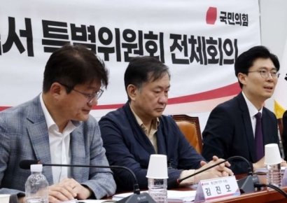 [포토] 총선백서특위 발언하는 조정훈 위원장