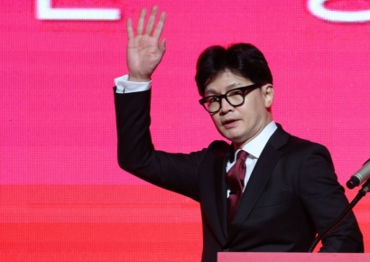 김건희-한동훈 '읽씹 논란' 누가 웃게 될 것인가