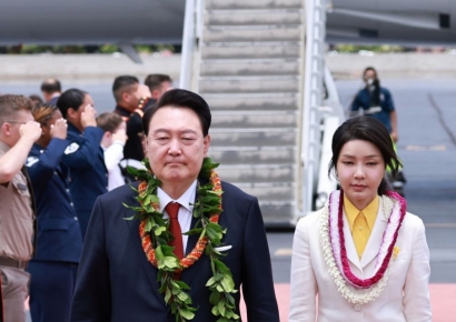 尹대통령 부부, 하와이 도착…인태사령부 등 방미 일정 시작