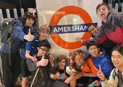 272개 지하철역 돌며 인증샷…런던 10대들 '18시간 세계 기록'