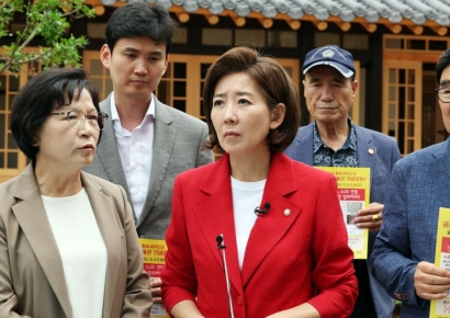 나경원 "韓 '김여사 문자무시'는 비대위원장 직무 해태…사과해야"