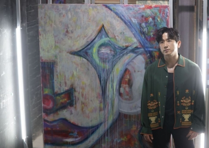 "무혐의 도와줄게"…신화 이민우에 26억 뜯은 방송작가 징역 9년