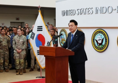 美 인도태평양사령부 찾은 尹 "한미동맹 대들보…가치국 연대 필수"