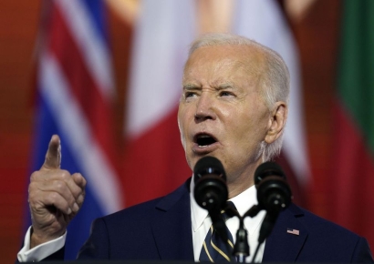 기자회견에도 끊이지 않는 '바이든 사퇴론'…배후는 오바마?