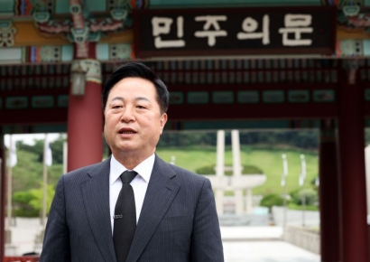 김두관 "1인 독주로 정권교체 불가…당 미래 위해 출마 결단"