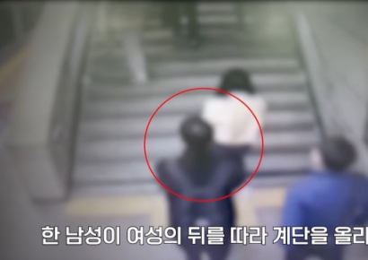 계단 오르던 남성 따라가더니 멱살잡이…몸싸움 끝에 자백받은 정체