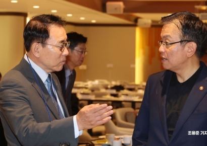 [포토] 최상목 경제부총리와 조용병 은행연합회장