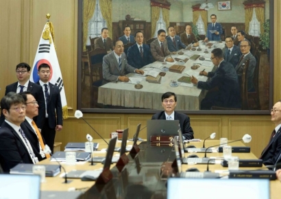 "피벗시기 한은 경제전망 영향 커져, 정확도 높여야"