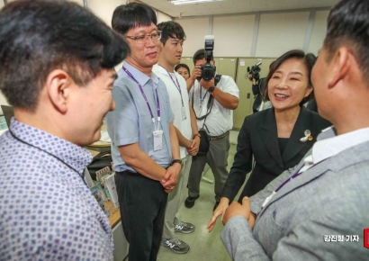 [포토] 소진공 서울서부센터 찾은 오영주 중기부 장관