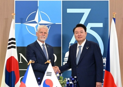 尹대통령, 나토서 7개국 릴레이 정상회담…"신규 원전 수주전 총력"