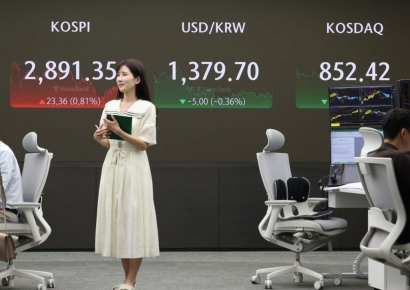 코스피, 외국인 '바이 코리아'에 2890선 마감…신고가 경신
