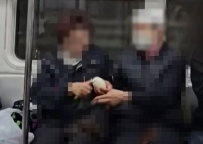 "달다 달아"… 지하철서 참외 파티한 '민폐' 승객들