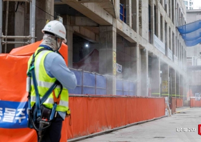 [포토] 건설현장 더위 식히는 쿨링포그