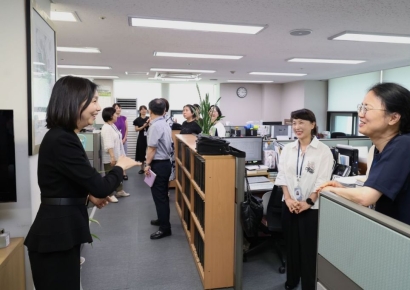 최호정 서울시의회 의장 취임 1주일 따라가보니... 낮은 자세 '소통' 