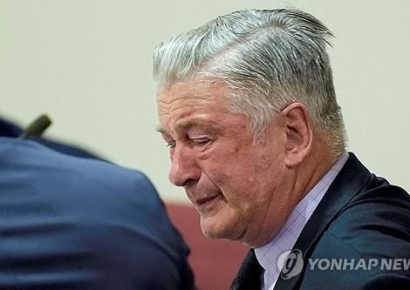 '촬영장 총격' 알렉 볼드윈, 과실치사 혐의 기각 판결