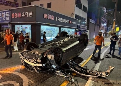 뒤집힌 벤츠서 도주한 40대 운전자…경찰 추적 중