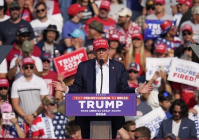 탕탕탕→엎드려→주먹불끈→퇴장…세계사에 기록될 3분