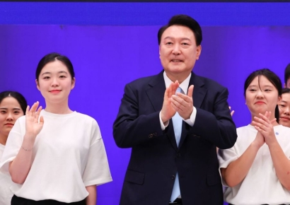 "야구는 자유와 관련 많아"…尹, 탈북청소년 야구단 美출정 격려