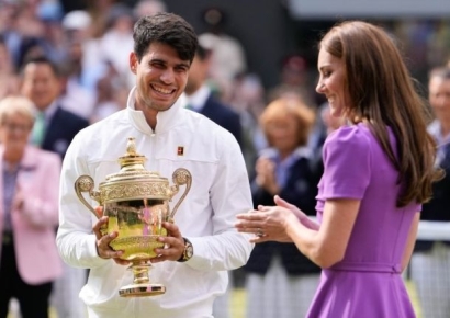 '암투병' 영국 왕세자빈, 윔블던 결승전 직관에 시상까지 '깜짝 등장'