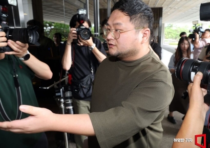 [포토] 검찰청사 들어가는 구제역