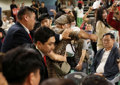 '막말에 지지자 육탄전까지'…막장 치닫는 與 전당대회