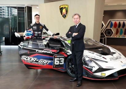 [포토] 포즈 취하는 김종복 대표와 이창우 치프 드라이버