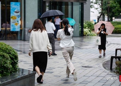 [포토] 갑자기 내린 소나기
