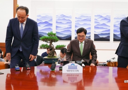 [포토] 국회의장·여야 원내대표 회동 '서로 다른 생각?'