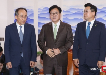 [포토] 우원식 국회의장, 여야 원내대표 회동