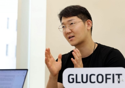 [AI혁명](113)의사가 만든 혈당 케어…"AI 주치의로 환자 10억명 관리"