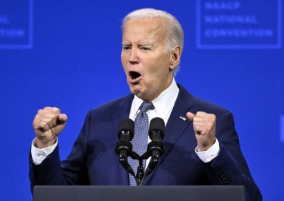 '사퇴 압박·코로나 격리' 바이든, 트럼프에 "새빨간 거짓말"