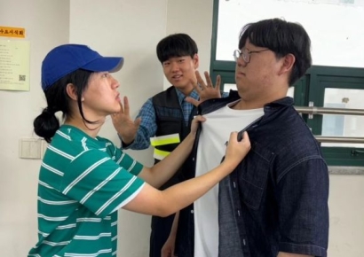 '올해도 빵 터졌다' 의정부고 졸업사진…민희진·러브버그·파묘 '눈길'