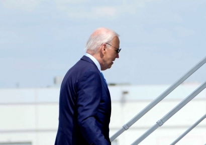 "암살서 살아남은 트럼프와 대비" 바이든, 사퇴 압박 속 코로나19 재확진(종합)