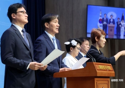 [포토] 조국 "與 전당대회, 범죄집단 '자백쇼'…고발할 것"