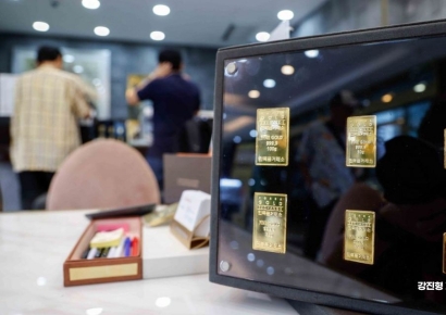 [포토] 금 시세 문의하는 고객들