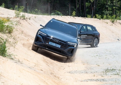 [마니아]전기차로 오프로드 질주도 거뜬…아우디 Q8 e트론 콰트로