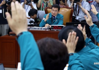 [포토] 발언권 요구하는 여당 의원들