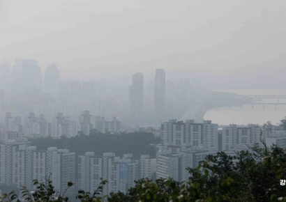 [포토] 중부지방 장맛비 소강상태, '짙은 안개 낀 도심'