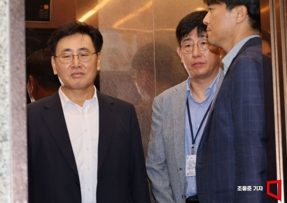 [포토] 사무실 향하는 유상임 과기부장관 후보자