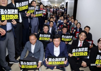 [포토] 청문회장 앞에서 규탄 농성하는 국민의힘