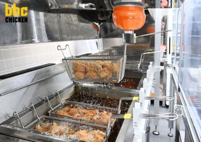 최저임금 1만원 시대…치킨 튀기고 양파 써는 '조리봇' 확산