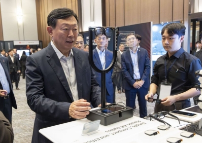 신동빈 "혁신 않는 기업은 선도 지위 잃어… AI 적극 활용"